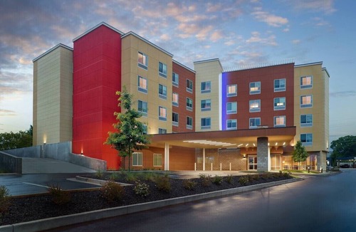Athens Hotel | Downtown Athens King Room Breakfast, Pool & Gym