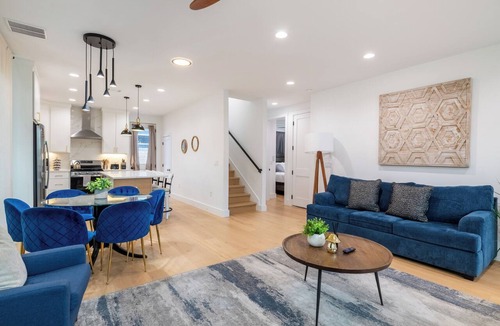 East MLK House | Downtown Austin, Arcade, Game Room & Sleep16+Bachelors welcome!