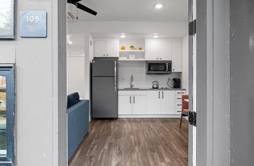 East Cesar Chavez Apartment | Downtown Austin Studio -Queen & Sofa Bed-Patio