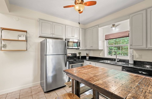 Blowing Rock Cottage | Downtown Blowing Rock Retreat - Walk Everywhere - Family-Friendly - Sleeps 8