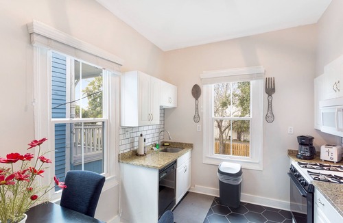 Savannah Victorian District Condo | Downtown Charm + Close to Nightlife, Enmarket Arena by Lucky Savannah