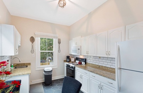Savannah Victorian District Condo | Downtown Charm + Close to Nightlife, Enmarket Arena by Lucky Savannah