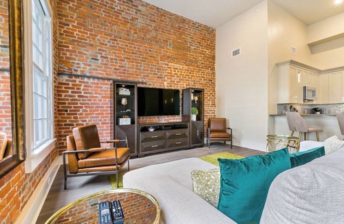 Central Business District Condo | 🛎DOWNTOWN Condo You've Been LOOKING For! Glam+Historic Charmer+Private Balcony= Everything!