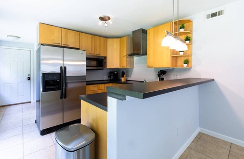 Gainesville Apartment | Downtown Gainesville | Private Terrace Apartment Close Medical Center | Perfect for Traveling Nurses