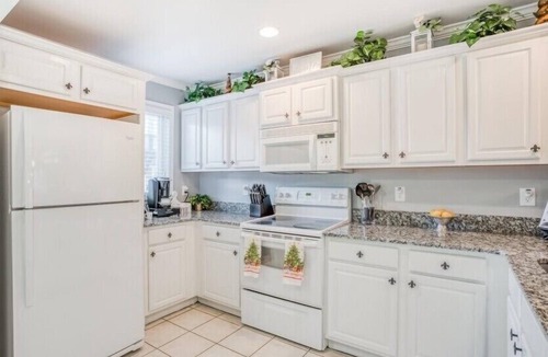 Helen House | Downtown Helen Riverfront Escape with Hot Tub. Top pick cabin amongst guests 🏆
