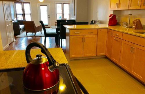 Navy Yard House | Downtown house w on-site parking walk to museums, US Capital Scap