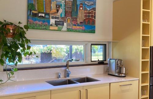 Riverside House | Downtown Modern With A View