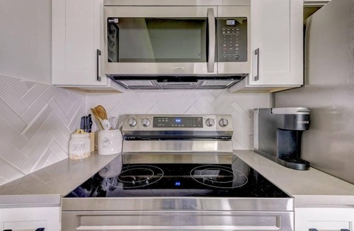 Barton Hills Condo | Downtown Oasis: Barton Springs & Zilker Park