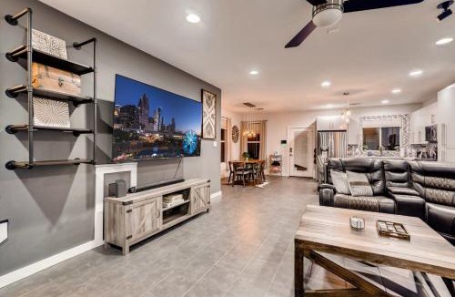 Northside House | Downtown Private Oasis Stay Fire Pit & Hot Tub