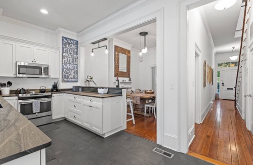 Historic Downtown Savannah House | Downtown Retreat on Historic Jones Street | Heated Pool Access | By Southern Belle