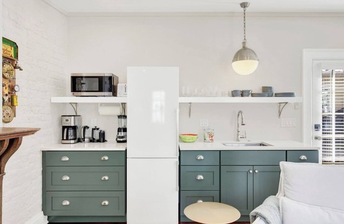 Historic Downtown Savannah Apartment | Downtown Savannah Studio Carriage House – Walk Everywhere