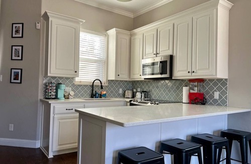 McKinney House | 🏡 Downtown Stroll Retreat — Park Views & Perfect Location!