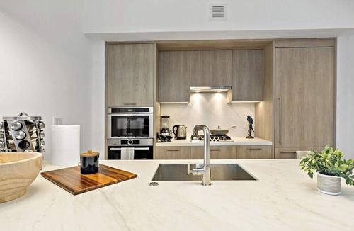 Shaw Bed & Breakfast | Downtown | Views | Luxury | Sunny