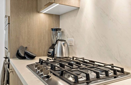 Shaw Bed & Breakfast | Downtown | Views | Luxury | Sunny
