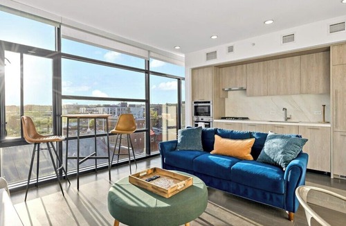 Shaw Bed & Breakfast | Downtown |Views | Luxury | Sunny