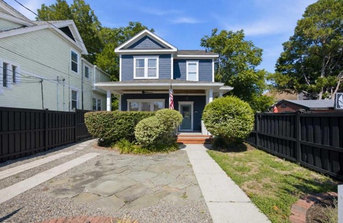 Wilmington House | Downtown Wilmington Walk to Riverwalk & Live Oak Villa