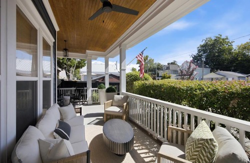 Wilmington House | Downtown Wilmington Walk to Riverwalk & Live Oak Villa