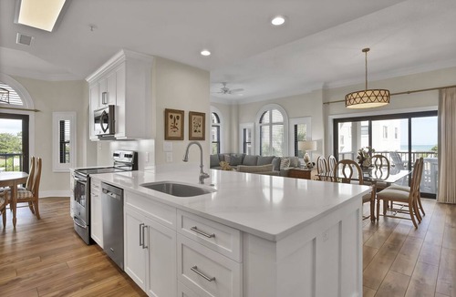 Shell Island Condo | DR 3104 – Extra-large oceanfront condo with easy beach access, pool & tennis