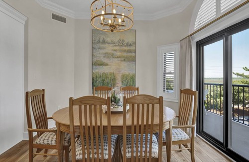 Shell Island Condo | DR 3104 – Extra-large oceanfront condo with easy beach access, pool & tennis