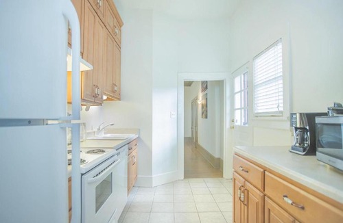 Thomas Square Apartment | Drayton Place One Bedroom by Lucky Savannah