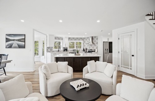 Jasper House | Dream Home in Jasper – 5 bedroom Stunner with Space & Style