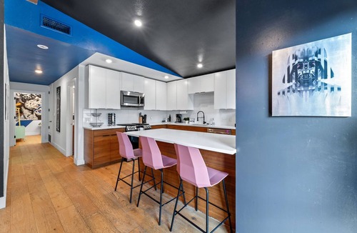 MLK House | Dream Stay w/Pool & Hotub for up to 20 Guests, Mins to DT Austin!