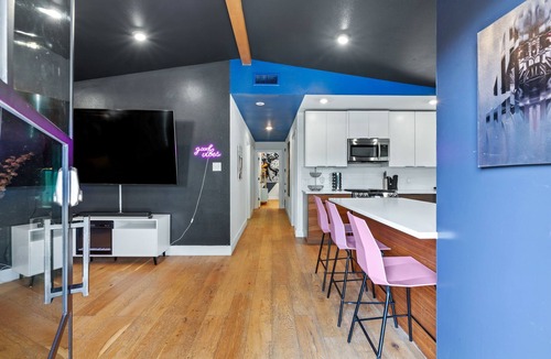 MLK House | Dream Stay w/Pool & Hotub for up to 20 Guests, Mins to DT Austin!