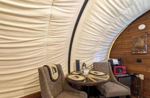 Putnam Hall Apartment | Dreamy Covered Wagon Farm Experience