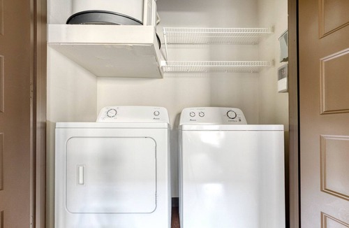 Dawson Apartment | Dreamy South Austin 2BR w/ Pool, W/D & Gym, nr restaurants, by Blueground
