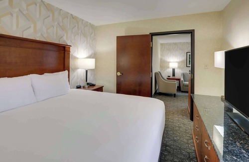 University Place Hotel | Drury Inn & Suites Charlotte University Place