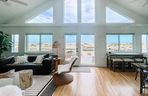 Salvo Cottage | Dune Haus ~ Lovely Oceanfront Cottage Private Cape Hatteras Beach HotTub Lift