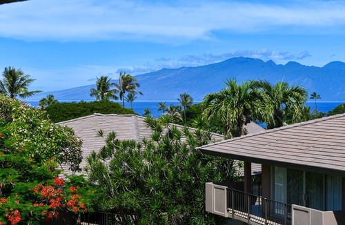 Kaanapali Apartment | E206 FANTASTIC Ocean and Pool View from your Lanai!