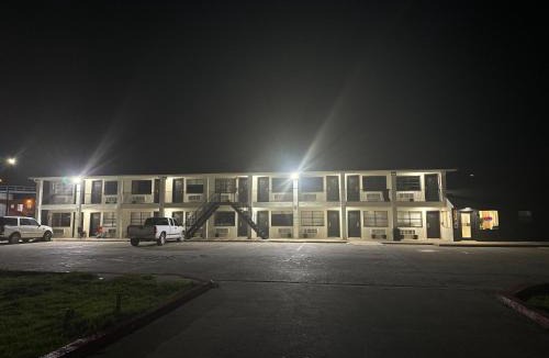 Gun Barrel City Hotel | Eagle Inn