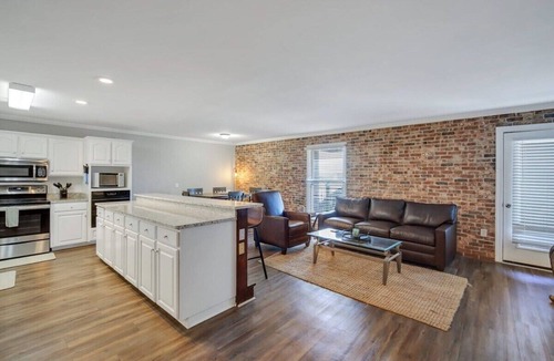 Statesboro Apartment | Eagle's Nest - Spacious Loft Downtown - Near GSU!