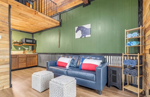 Mineola Cabin | Eagles Haven