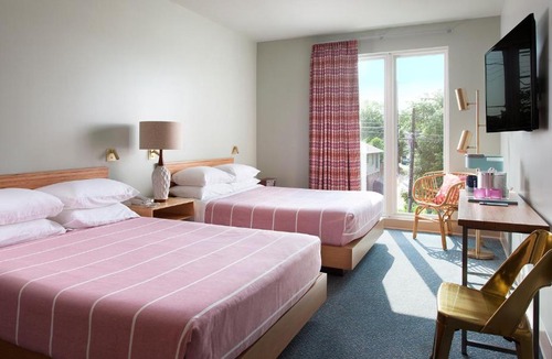 East Cesar Chavez Hotel | East Austin Hotel