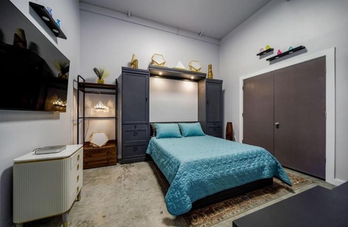 East MLK Apartment | East Austin Oasis - Close to everything; leaves out nothing