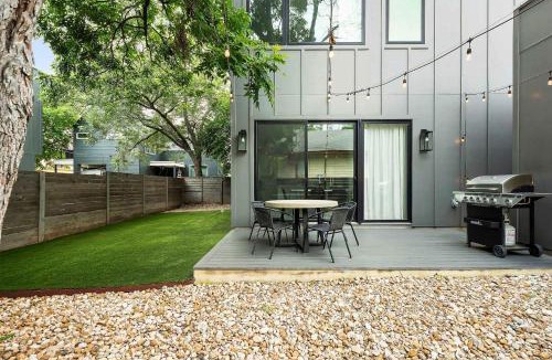 Chestnut House | East Austin Oasis - Pool - Grill - Modern 4BR Home