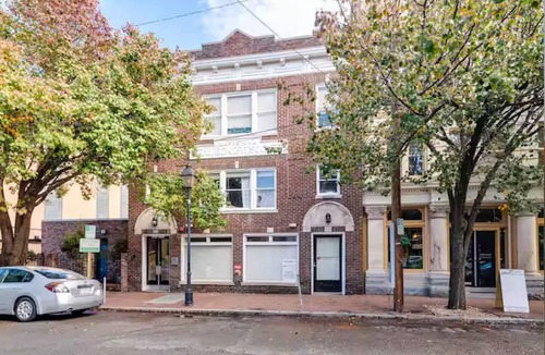 City Center Apartment | East Clay Street Lofts Apt 4 - Convention Center