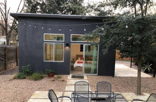 East Cesar Chavez House | East Side Bungalow Backhouse