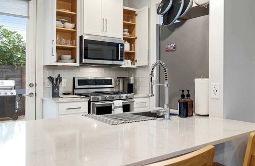 Blackshear-Prospect Hill House | East Side Haven - Blocks from Local Food Legends