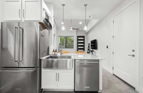 Blackshear-Prospect Hill House | East Side Haven - Blocks from Local Food Legends