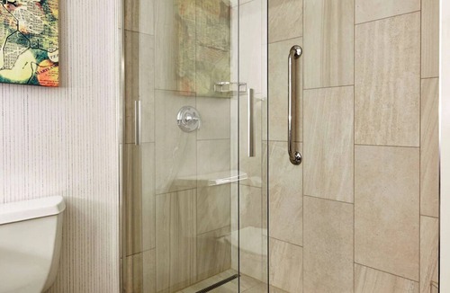 Friendship Heights Hotel | Easy Access to DC Attractions | Indoor Pool | 2 Spacious Units w/Breakfast