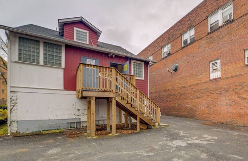 Silver Spring Apartment | Easy Metro Access: WFH-Friendly Apt 7 Mi to DC!