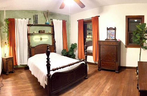 North University House | Eclectic 1940s craftsman bungalow in walkable, quiet neighborhood near UT