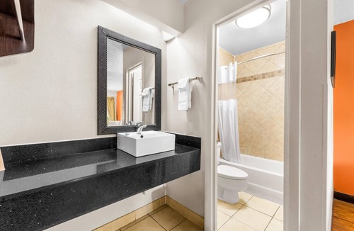 Toddville Road Hotel | Econo Lodge Charlotte Airport