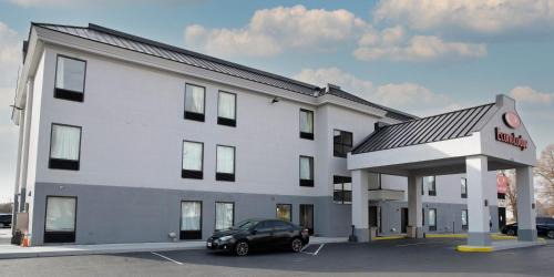 Hopewell Cabin | Econo Lodge Hopewell Near Fort Lee I-295