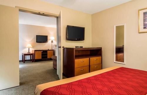 Dublin Hotel | Econo Lodge Inn & Suites Conference Center