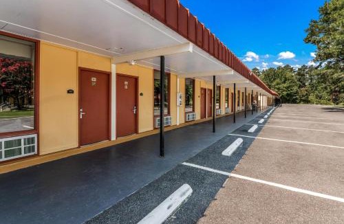 Pocomoke City Cabin | Econo Lodge Pocomoke City Hwy 13