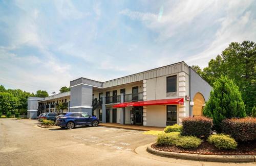 Lowes Grove Cabin | Econo Lodge Research Triangle Park